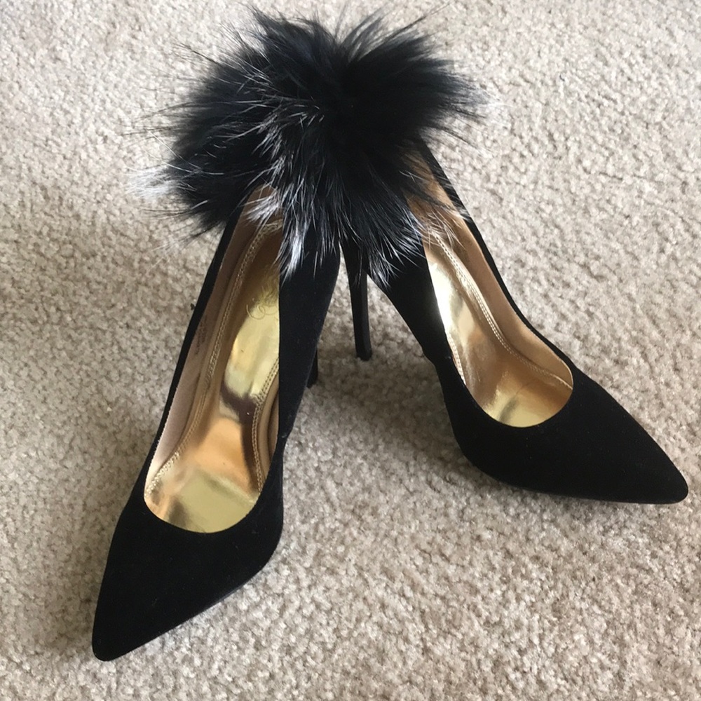 Black Stiletto pumps with fur ball